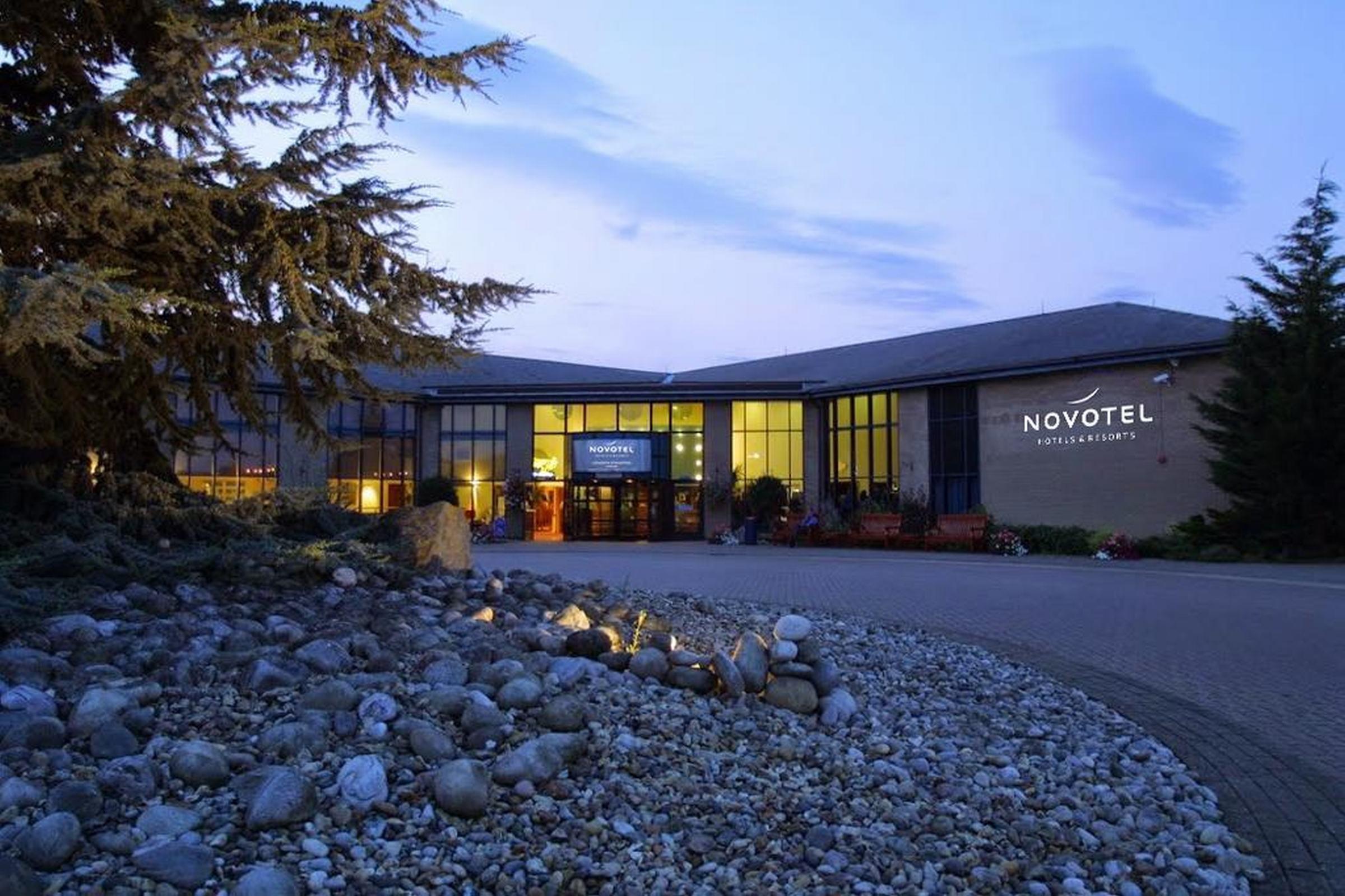 Novotel London Stansted Airport Stansted Mountfitchet Exterior photo