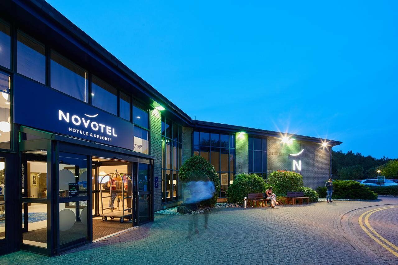 Novotel London Stansted Airport Stansted Mountfitchet Exterior photo